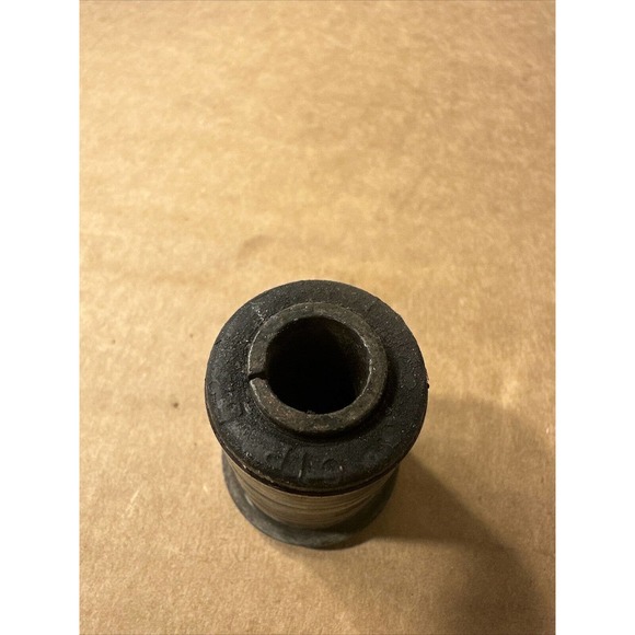 NOS 1984-96 Corvette C4 Stabilizer Bar Insulator Bushing GM 14084097 - Picture 9 of 9